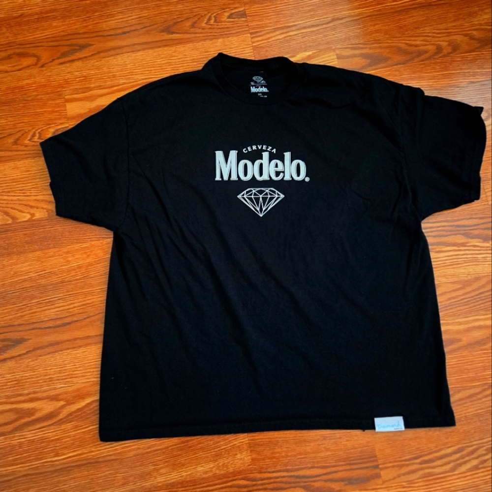 Modelo/ Diamond Supply collaboration XXL T-shirt